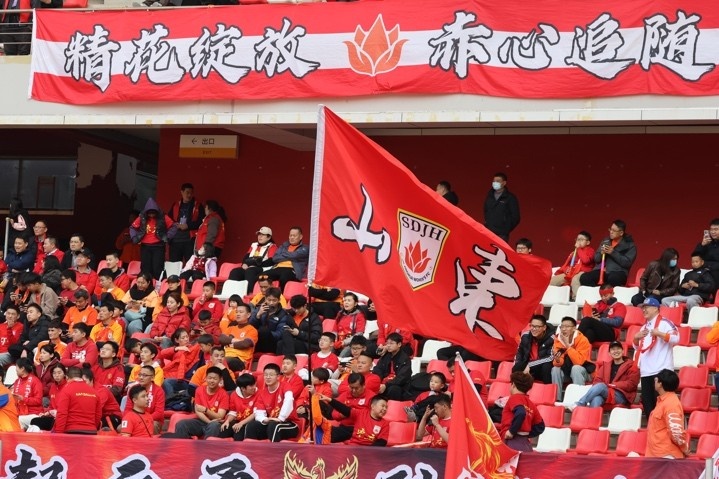 主場上萬名球迷的吶喊助威，給山東體彩女足征戰(zhàn)女超增添了能量與動(dòng)力